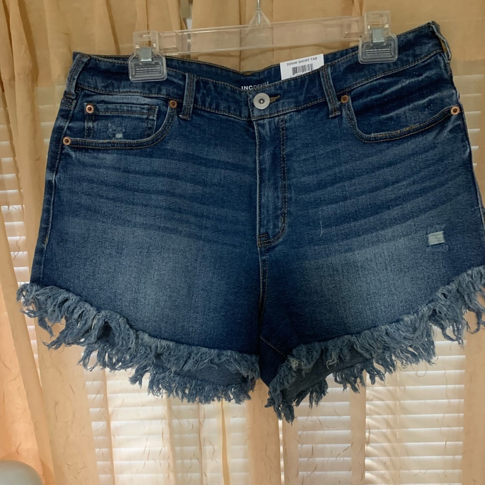 NEW! INC Denim jean shorts. Size 14/32.